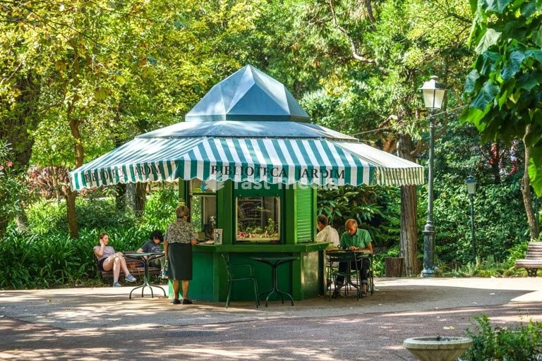Public library in Park Jardim da Estrela, Lisbon. Photo Peter Delius