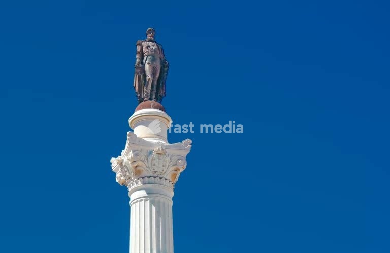 Lisbon, Satue of Marquês Pombal PANTONE CLASSIC BLUE 19-4052