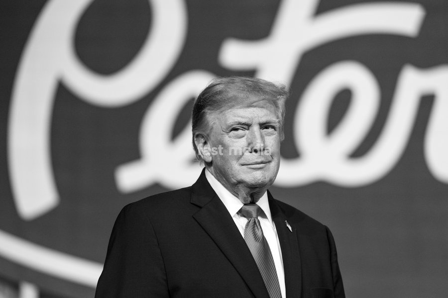 President Donald J. Trump delivers remarks at the Peterbilt Motors Company in Denton, Texas, Thursday, October 1, 2026