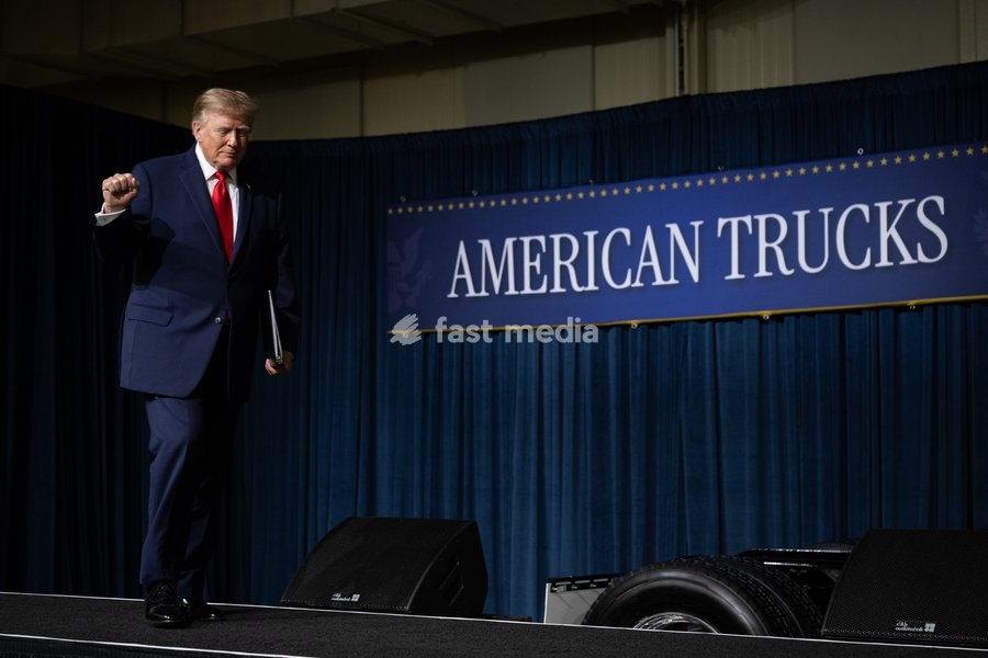 President Donald J. Trump delivers remarks at the Peterbilt Motors Company in Denton, Texas, Thursday, October 1, 2026