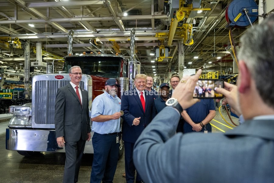 President Donald J. Trump tours the Peterbilt Motors manufacturing facility in Denton, Texas, Thursday, October 1, 2026
