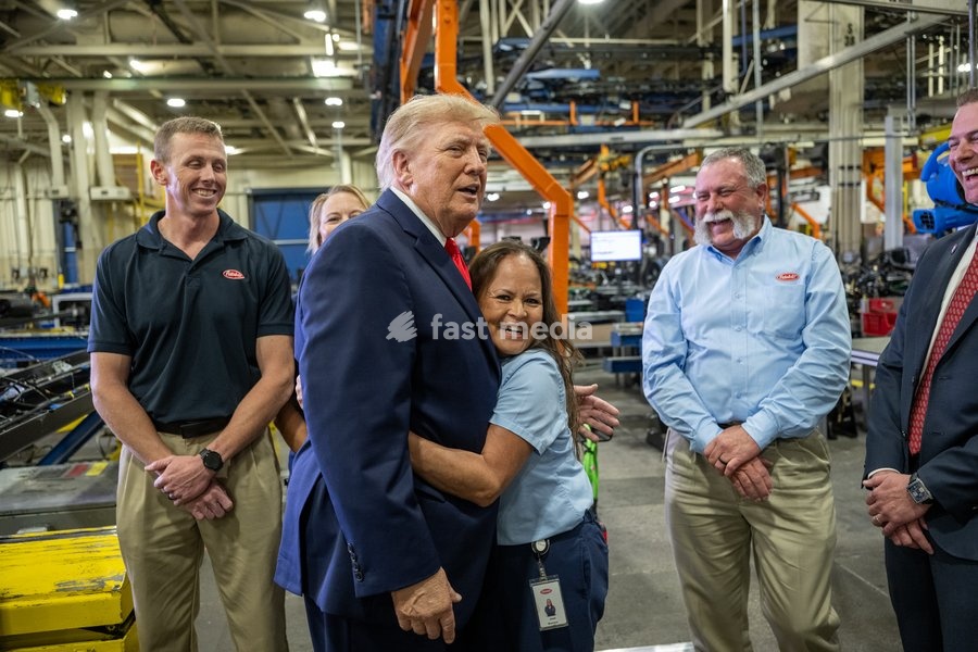 President Donald J. Trump tours the Peterbilt Motors manufacturing facility in Denton, Texas, Thursday, October 1, 2026