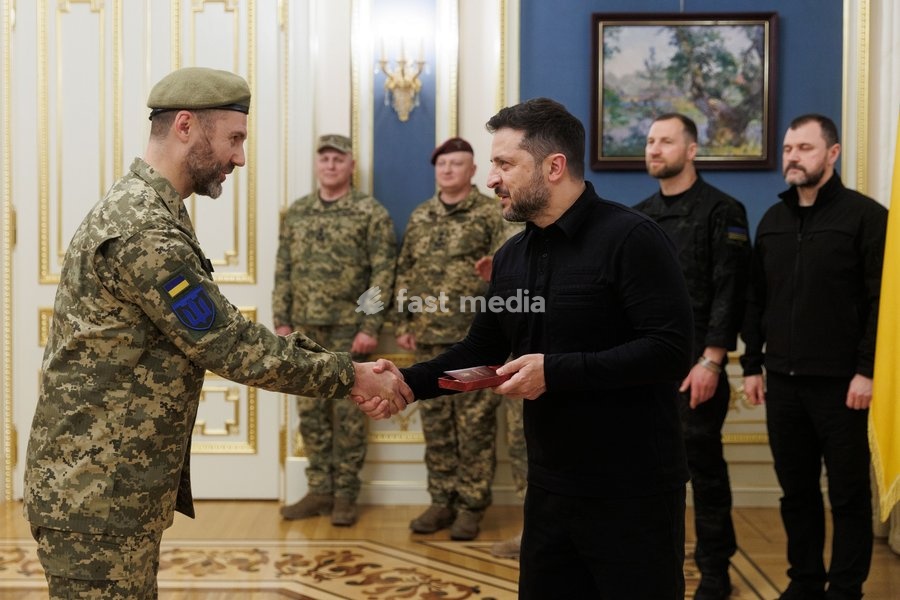 Zelenskyy Presents Territorial Defense Warriors with State Awards