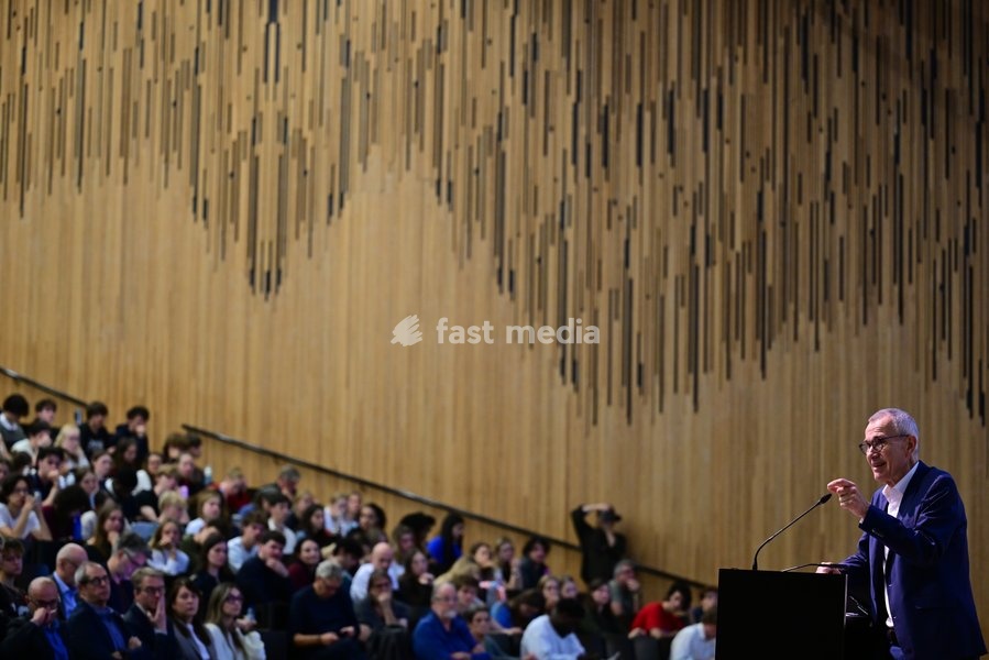 Vice-prime minister and minister and minister of Public Health and Social Affairs Frank Vandenbroucke pictured during the Introductory lecture for the Political Science Course by Professors Devos and Bouteca, Tuesday 6 October 2026, in UGent