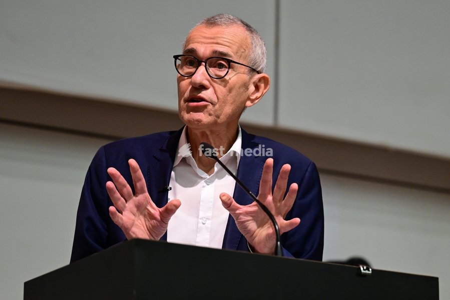Vice-prime minister and minister and minister of Public Health and Social Affairs Frank Vandenbroucke pictured during the Introductory lecture for the Political Science Course by Professors Devos and Bouteca, Tuesday 6 October 2026, in UGent