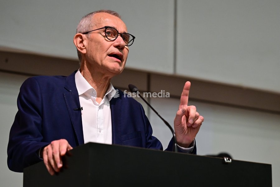 Vice-prime minister and minister and minister of Public Health and Social Affairs Frank Vandenbroucke pictured during the Introductory lecture for the Political Science Course by Professors Devos and Bouteca, Tuesday 6 October 2026, in UGent
