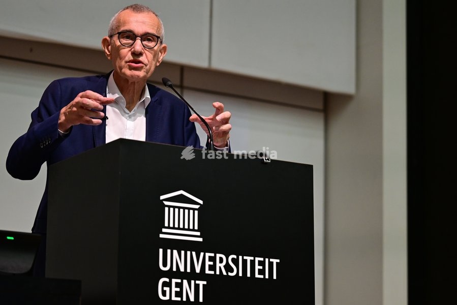 Vice-prime minister and minister and minister of Public Health and Social Affairs Frank Vandenbroucke pictured during the Introductory lecture for the Political Science Course by Professors Devos and Bouteca, Tuesday 6 October 2026, in UGent