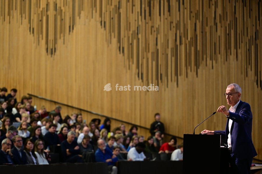 Vice-prime minister and minister and minister of Public Health and Social Affairs Frank Vandenbroucke pictured during the Introductory lecture for the Political Science Course by Professors Devos and Bouteca, Tuesday 6 October 2026, in UGent