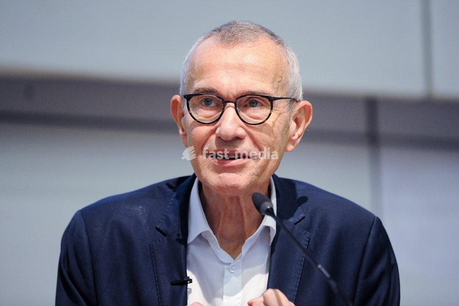 Vice-prime minister and minister and minister of Public Health and Social Affairs Frank Vandenbroucke pictured during the Introductory lecture for the Political Science Course by Professors Devos and Bouteca, Tuesday 6 October 2026, in UGent