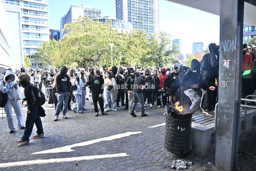 % students gather outside several schools in Liège during a protest against education reforms and budget cuts, on Tuesday 6 October 2026. Yesterday police arrested 16 people after the protests turned violent. The protests in French-speaking Belgium have been ongoing for months, following a series…