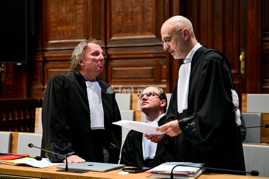 Lawyer Johan Platteau, Francis De Lamper and Lawyer John Maes pictured during the jury selection session for the assize trial of S. Singh (66), who is accused of the manslaughter of Darshan Singh (42) of Weelde (Ravels), at the Antwerp Assize Court, on Tuesday 6 October 2026. The victim disappeared…
