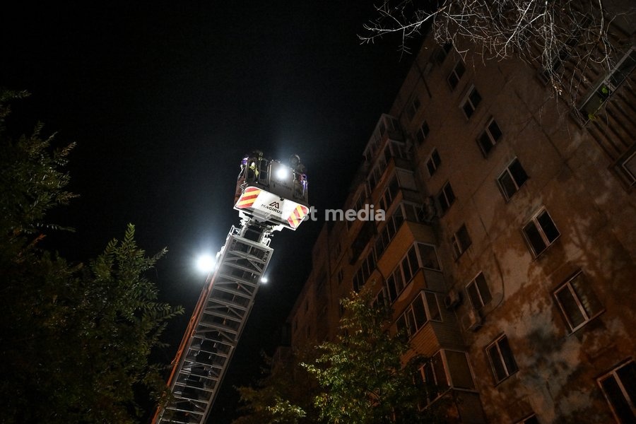 Rescuers in an aerial platform basket work to eliminate the aftermath of a Russian drone strike on a nine-story residential building in the Kosmichnyi district of Zaporizhzhia, Ukraine, on October 5, 2026. Five people were injured in the Russian attack, one of them seriously. Rescuers evacuated…