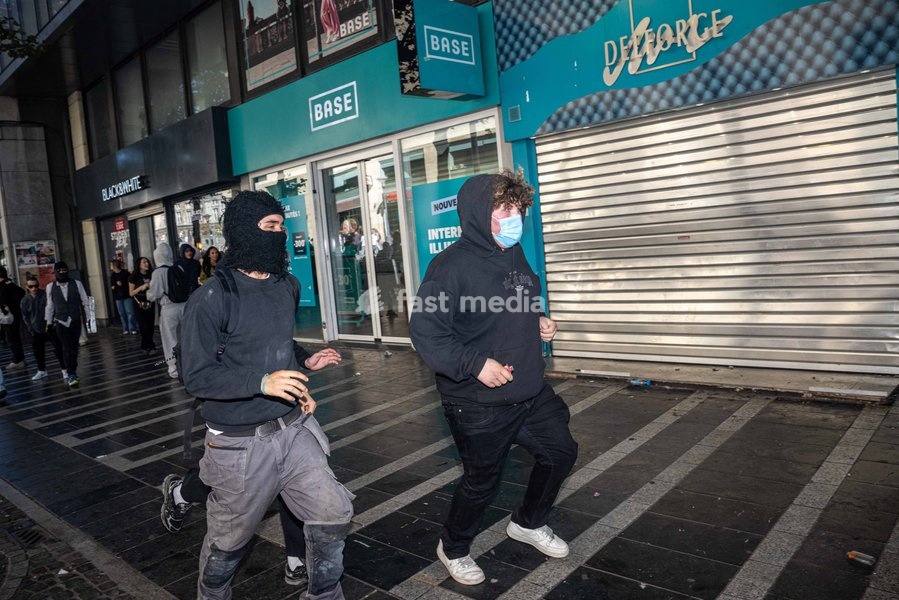 Incidents as students gather outside several schools in Liège during a protest against education reforms and budget cuts, on Tuesday 6 October 2026. Yesterday police arrested 16 people after the protests turned violent. The protests in French-speaking Belgium have been ongoing for months, following…