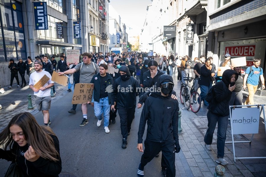 Students gather outside several schools in Liège during a protest against education reforms and budget cuts, on Tuesday 6 October 2026. Yesterday police arrested 16 people after the protests turned violent. The protests in French-speaking Belgium have been ongoing for months, following a series of…