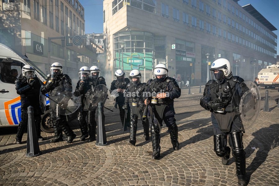 Riot police is seen as students gather outside several schools in Liège during a protest against education reforms and budget cuts, on Tuesday 6 October 2026. Yesterday police arrested 16 people after the protests turned violent. The protests in French-speaking Belgium have been ongoing for months,…