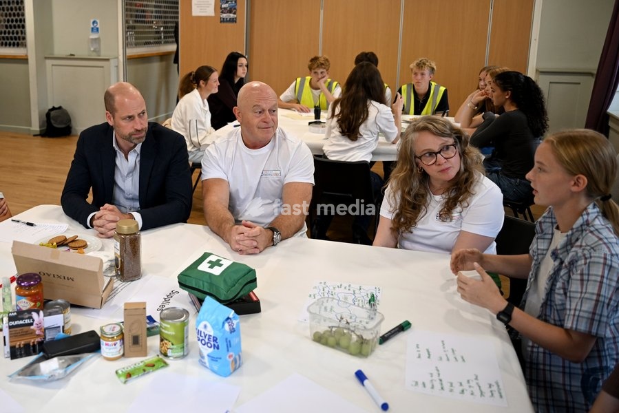 ILMINSTER, ENGLAND - OCTOBER 06: Prince William, Prince of Wales and Ross Kemp take part in a training exercise during his visit to the launch of the National Emergency Trust's "Ready Together" Toolkit on October 06, 2026 in Ilminster, England. The Prince of Wales visited Ilminster in Somerset to…