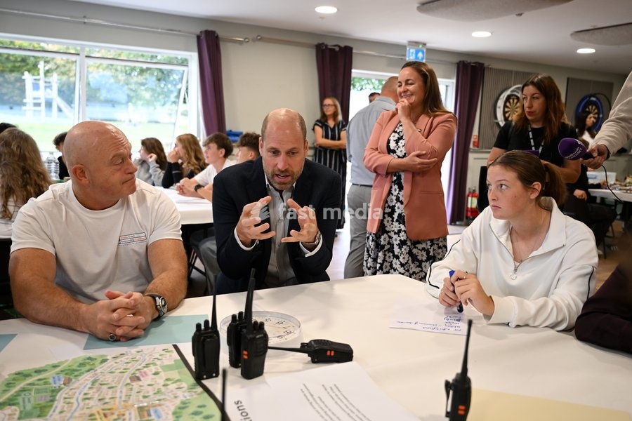 ILMINSTER, ENGLAND - OCTOBER 06: Prince William, Prince of Wales and Ross Kemp take part in a training exercise during his visit to the launch of the National Emergency Trust's "Ready Together" Toolkit on October 06, 2026 in Ilminster, England. The Prince of Wales visited Ilminster in Somerset to…