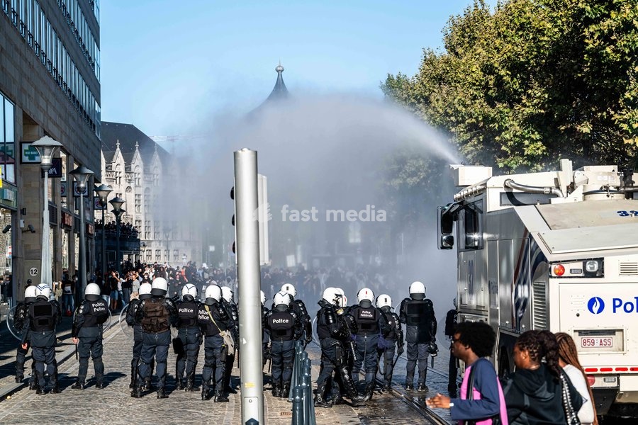 Riot police deploys a water cannon as students gather outside several schools in Liège during a protest against education reforms and budget cuts, on Tuesday 6 October 2026. Yesterday police arrested 16 people after the protests turned violent. The protests in French-speaking Belgium have been…