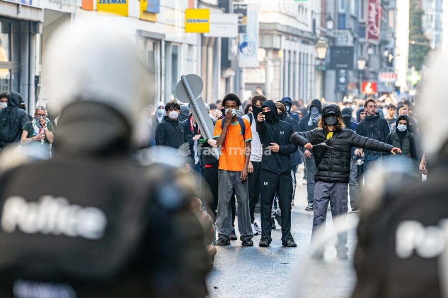 Youths confront riot police as students gather outside several schools in Liège during a protest against education reforms and budget cuts, on Tuesday 6 October 2026. Yesterday police arrested 16 people after the protests turned violent. The protests in French-speaking Belgium have been ongoing for…