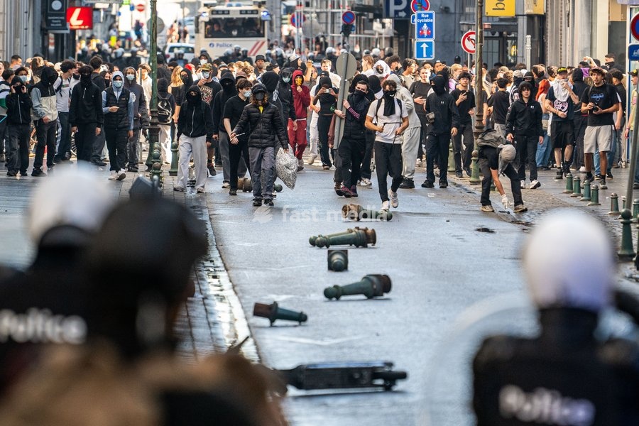 Youths confront riot police as students gather outside several schools in Liège during a protest against education reforms and budget cuts, on Tuesday 6 October 2026. Yesterday police arrested 16 people after the protests turned violent. The protests in French-speaking Belgium have been ongoing for…