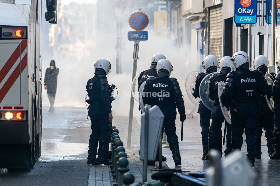 Riot police is seen in a cloud of teargas as students gather outside several schools in Liège during a protest against education reforms and budget cuts, on Tuesday 6 October 2026. Yesterday police arrested 16 people after the protests turned violent. The protests in French-speaking Belgium have…
