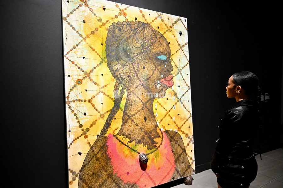 London, UK. No Women, No Cry, 1998 by Chris Ofili. Art & Fashion, Tate Britain. Tate Britain has opened the first exhibition to explore the art, photography and fashion of the 1990s, adecade synonymous with possibility, optimism and an audacious spirit. The 90s : Art and Fashion explores this…