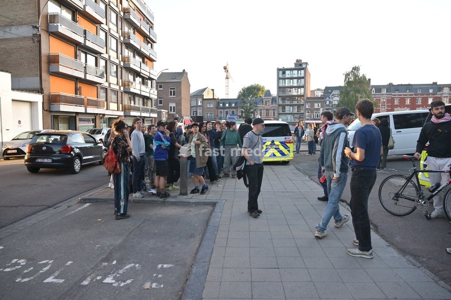 A gathering of parents in front of a police station regarding the police and students gathering in schools in Liège, on Tuesday 6 October 2026. Yesterday police arrested 16 people after the protests turned violent. The protests in French-speaking Belgium have been ongoing for months, following a…