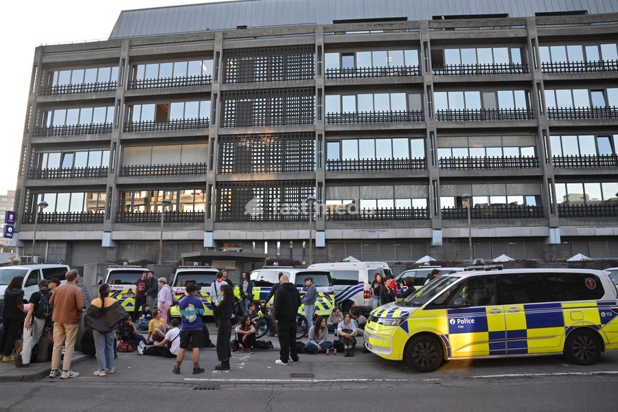 LIEGE PARENTS PROTEST POLICE