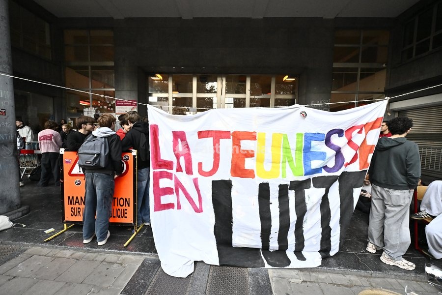 Students gather outside Leoni de Waha school in Liege city center during a protest against education reforms and budget cuts, on Wednesday 7 October 2026. On Monday police arrested 16 people after the protests turned violent. About a hundred rioters continued to vandalize the city centre and face…