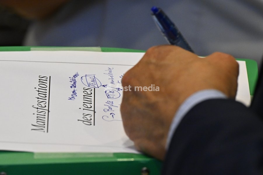 A close up on a note with a title 'Manifestations des jeunes' pictured as Liege mayor and Liege police zone chief meet with a delegation of students after recents incidents, on Wednesday 7 October 2026. On Monday police arrested 16 people after the protests turned violent. About a hundred rioters…