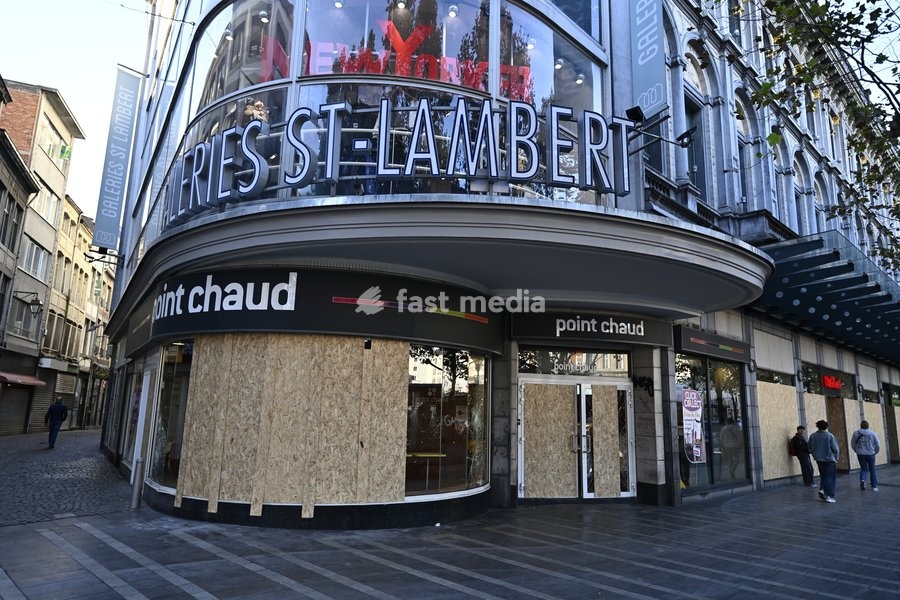 Damage on the Quick fast-food restaurant pictured on Wednesday 7 October 2026. On Monday police arrested 16 people after the protests turned violent. About a hundred rioters continued to vandalize the city centre and face police on Tuesday. This Wednesday, police and Liege mayor called students to…
