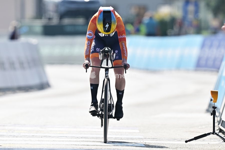 Netherlands' Nienke Vinke crosses the finish line to win the Women U23 Individual Time Trial race (22km) at the cycling UEC Road European Championships, in Ljubljana, Slovenia, on Wednesday 7 October 2026. The UEC Road European Championships are taking place from 02 to 07 October in Ljubljana,…