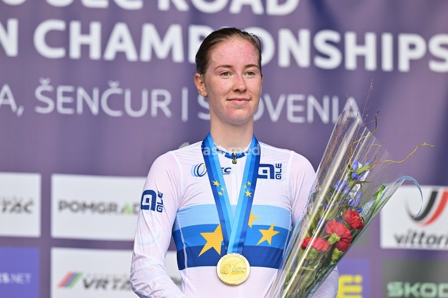 Netherlands' Nienke Vinke celebrates on the podium after winning the Women U23 Individual Time Trial race (22km) at the cycling UEC Road European Championships, in Ljubljana, Slovenia, on Wednesday 7 October 2026. The UEC Road European Championships are taking place from 02 to 07 October in…