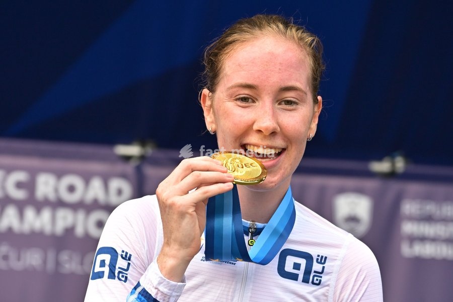 Netherlands' Nienke Vinke celebrates on the podium after winning the Women U23 Individual Time Trial race (22km) at the cycling UEC Road European Championships, in Ljubljana, Slovenia, on Wednesday 7 October 2026. The UEC Road European Championships are taking place from 02 to 07 October in…