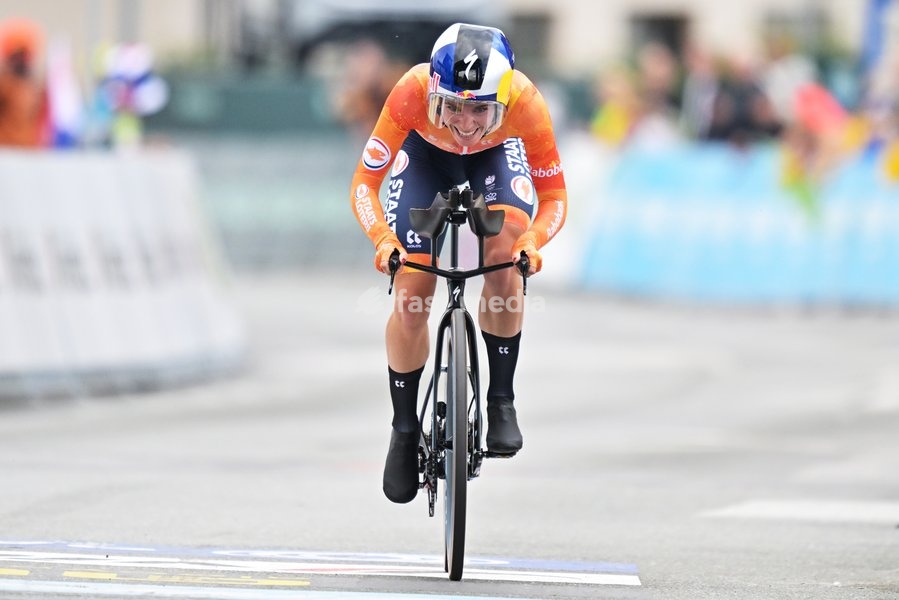 Netherlands' Demi Vollering crosses the finish line of the Women Elite Individual Time Trial race (22km) at the cycling UEC Road European Championships, in Ljubljana, Slovenia, on Wednesday 7 October 2026. The UEC Road European Championships are taking place from 02 to 07 October in Ljubljana,…