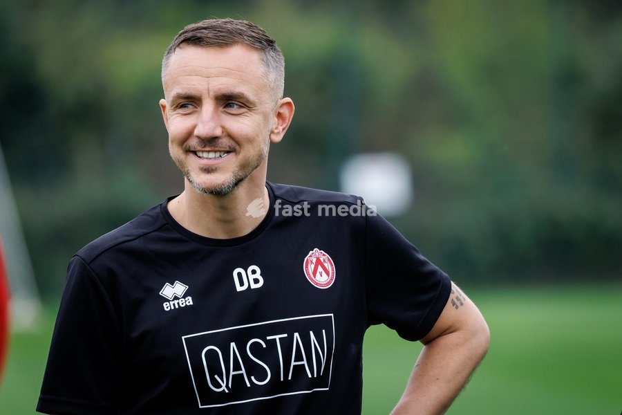 Kortrijk's head coach Daniel Beichler pictured during a training session of Belgian soccer team KV Kortrijk, Wednesday 7 October 2026 in Kortrijk. The club appointed Austrian Beichler as new head coach