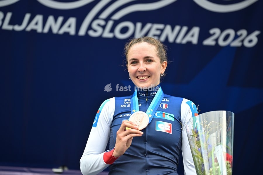 France's Juliette Berthet , winner of the bronze medal celebrates on the podium of the Women Elite Individual Time Trial race (22km) at the cycling UEC Road European Championships, in Ljubljana, Slovenia, on Wednesday 7 October 2026. The UEC Road European Championships are taking place from 02 to…