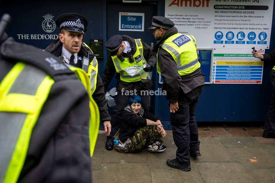A pro-Palestine student march travelled from Lincoln’s Inn Fields towards Russell Square, where pro-Israel counter-protesters gathered with Israeli flags and placards. The counter-protest disrupted the student demonstration as police maintained a presence and kept the two groups separated