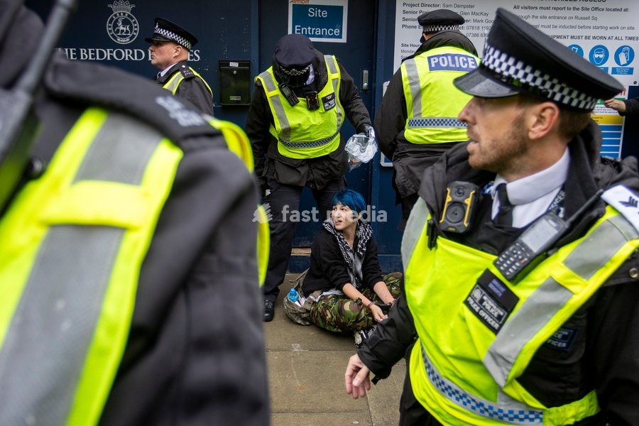 A pro-Palestine student march travelled from Lincoln’s Inn Fields towards Russell Square, where pro-Israel counter-protesters gathered with Israeli flags and placards. The counter-protest disrupted the student demonstration as police maintained a presence and kept the two groups separated