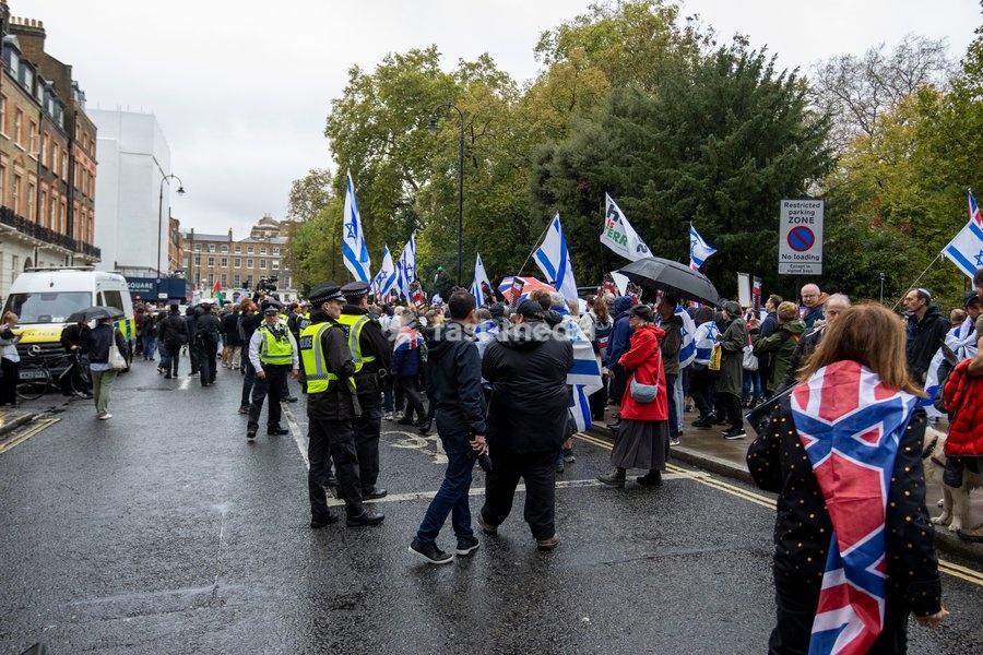 Pro-Israel Counter-Protest Disrupts Pro-Palestine Student March – Russell Square, London, October 7, 2026