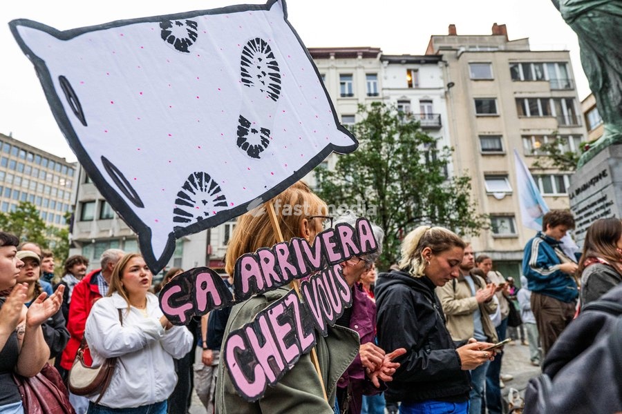 Protestors' slogans pictured during a Protest against the proposed home visits, organized by the No Ice in Belgium collective and the ADES network on Wednesday 7 October 2026 in Brussels
