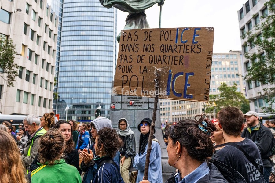 Protestors' slogans pictured during a Protest against the proposed home visits, organized by the No Ice in Belgium collective and the ADES network on Wednesday 7 October 2026 in Brussels