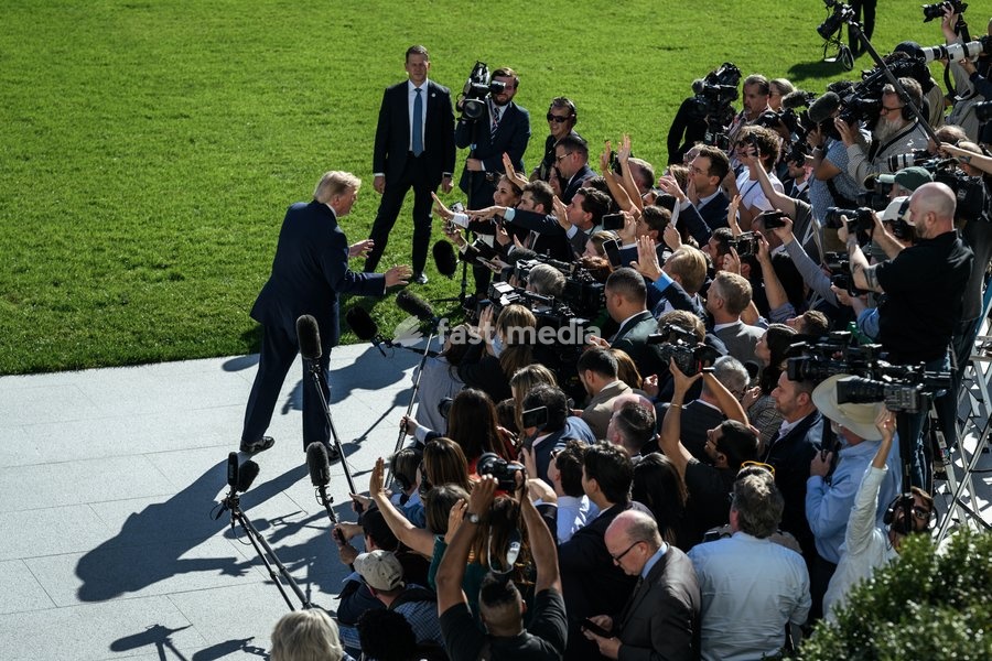 President Donald J. Trump boards Marine One on the South Lawn of the White House, Monday, October 5, 2026, en route Joint Base Andrews for a trip to Nebraska. (Official White House