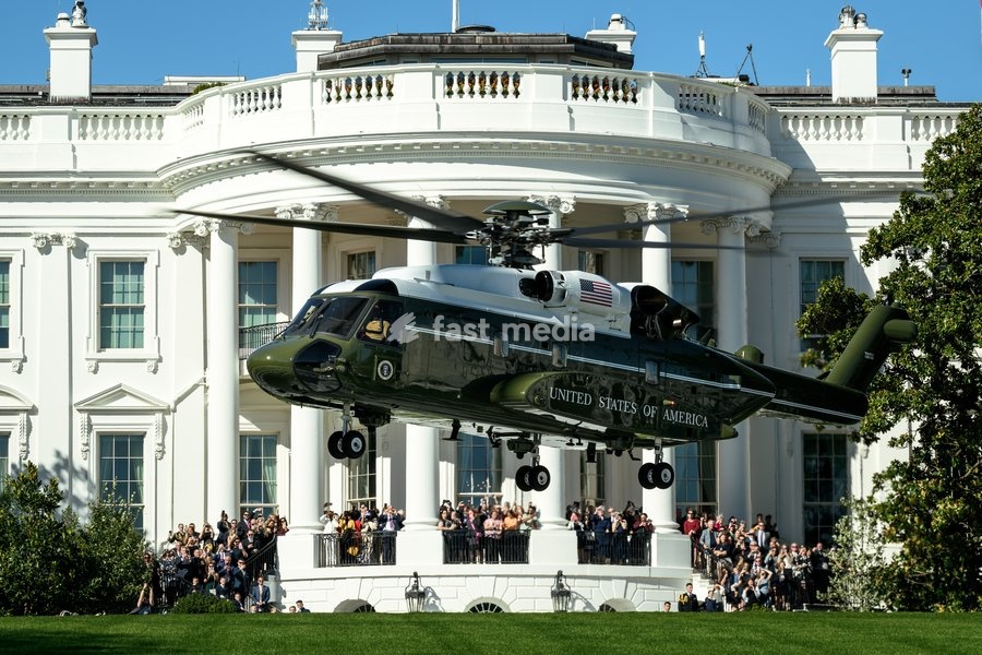 President Donald J. Trump boards Marine One on the South Lawn of the White House, Tuesday, October 6, 2026, en route Sparrows Point, Maryland. (Official White House