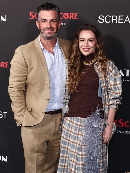 HOLLYWOOD, LOS ANGELES, CALIFORNIA, USA - OCTOBER 06: David Bugliari and wife Alyssa Milano arrive at the 26th Annual Screamfest Horror Film Festival - Opening Night - World Premiere Of Jeremy Weiss' 'The Night Driver' held at TCL Chinese 6 Theatres at Ovation Hollywood on October 6, 2026 in…