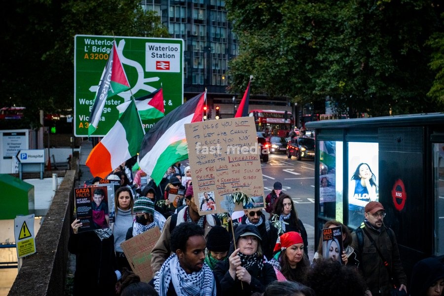A pro-Palestine silent funeral procession took place in Central London, with demonstrators walking in silence to remember Palestinians killed in the conflict in Gaza. Participants carried Palestinian flags and placards, while some held a coffin and others carried effigies wrapped in burial shrouds,…