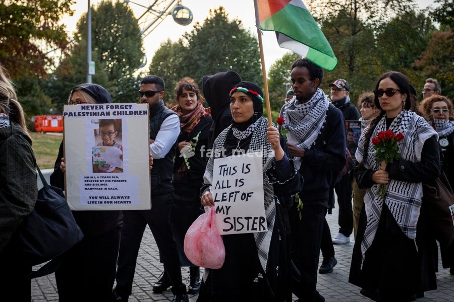 A pro-Palestine silent funeral procession took place in Central London, with demonstrators walking in silence to remember Palestinians killed in the conflict in Gaza. Participants carried Palestinian flags and placards, while some held a coffin and others carried effigies wrapped in burial shrouds,…