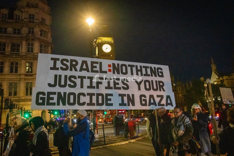 A pro-Palestine silent funeral procession took place in Central London, with demonstrators walking in silence to remember Palestinians killed in the conflict in Gaza. Participants carried Palestinian flags and placards, while some held a coffin and others carried effigies wrapped in burial shrouds,…