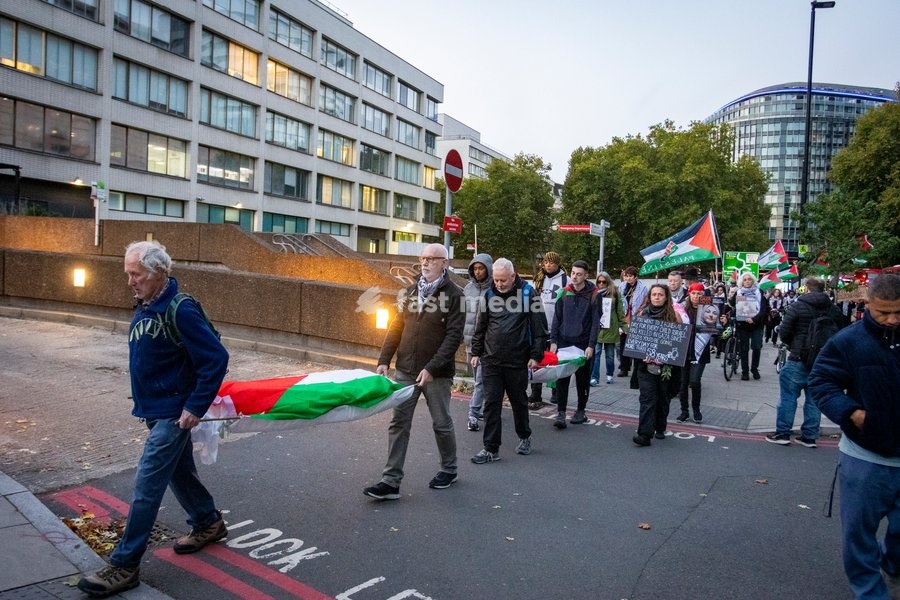 A pro-Palestine silent funeral procession took place in Central London, with demonstrators walking in silence to remember Palestinians killed in the conflict in Gaza. Participants carried Palestinian flags and placards, while some held a coffin and others carried effigies wrapped in burial shrouds,…