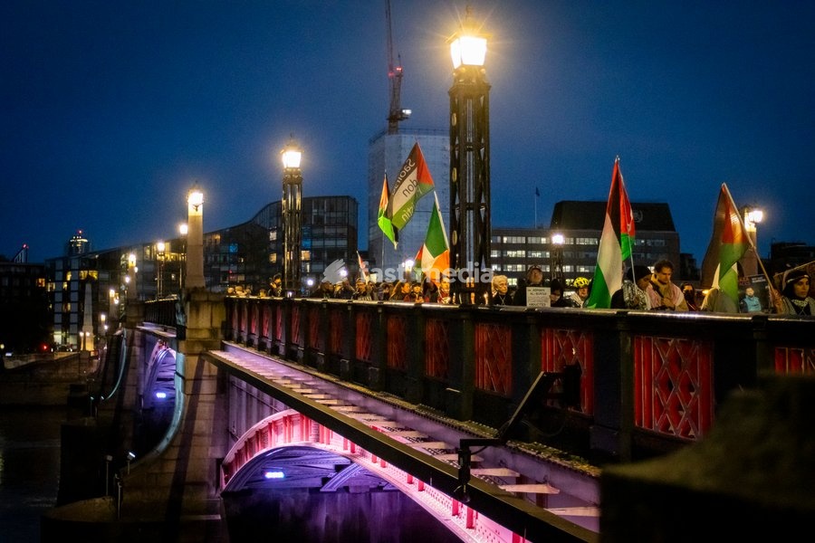 A pro-Palestine silent funeral procession took place in Central London, with demonstrators walking in silence to remember Palestinians killed in the conflict in Gaza. Participants carried Palestinian flags and placards, while some held a coffin and others carried effigies wrapped in burial shrouds,…